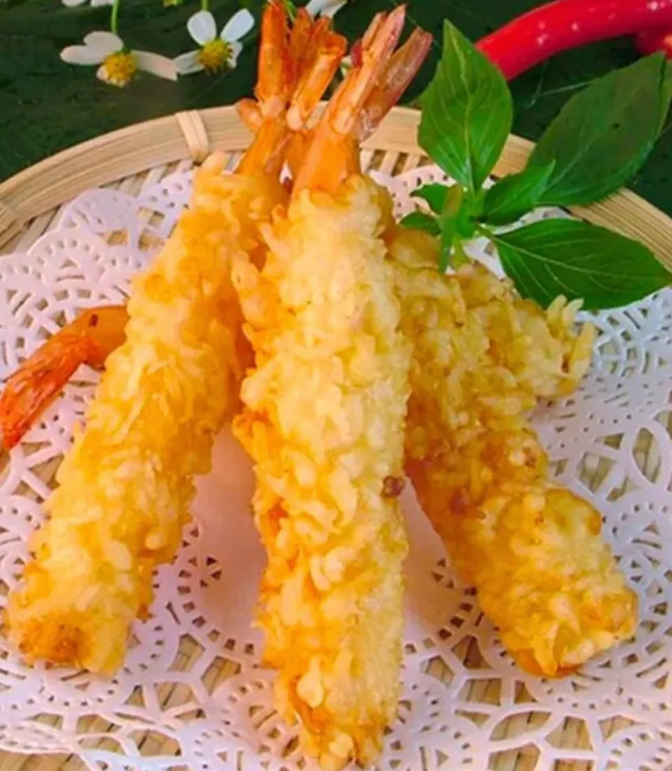 Crispy battered shrimp tempura on a bamboo tray
